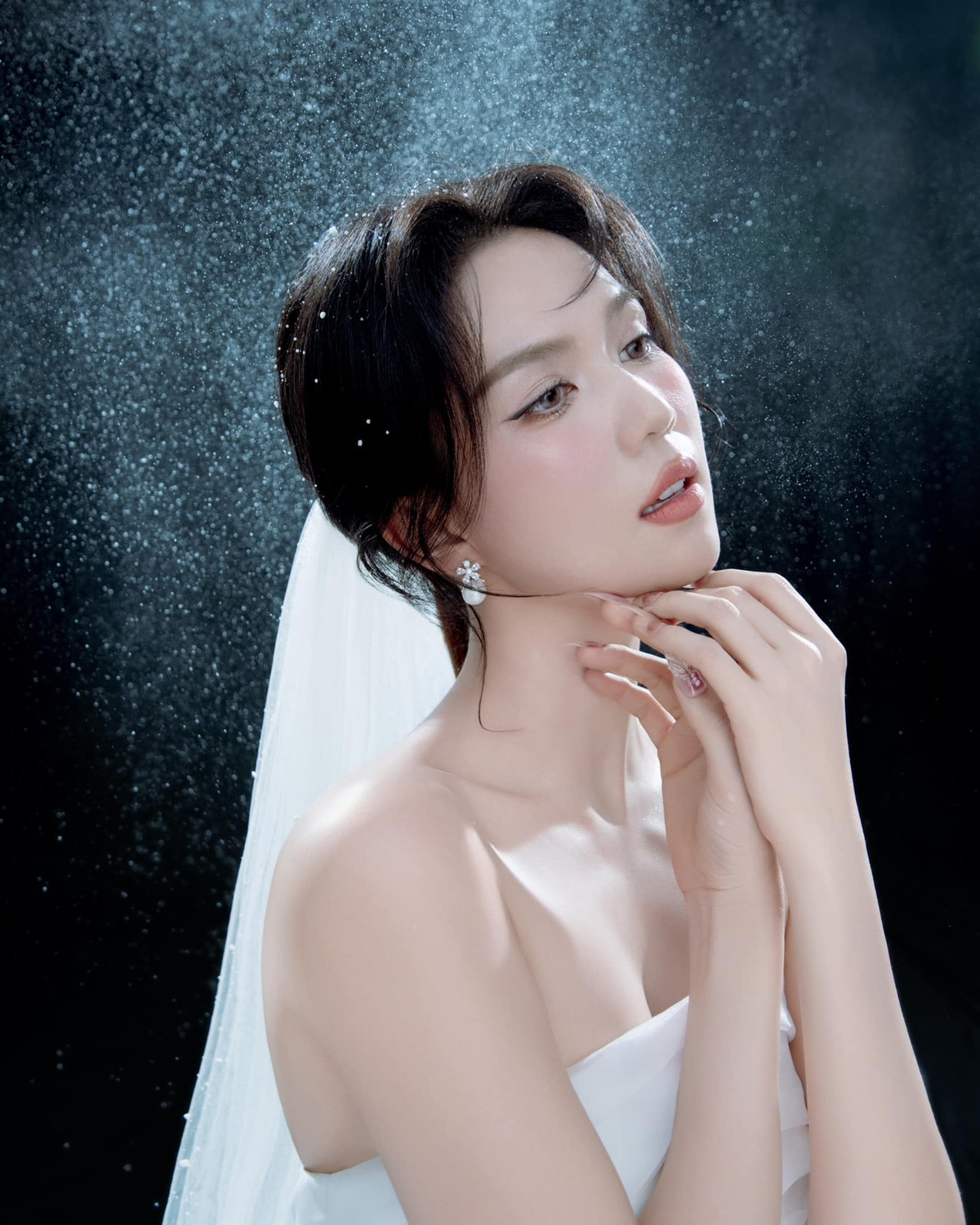 Cho đến mới đây, hình ảnh "nữ hoàng nội y" ngày trước đã tái xuất, Ngọc Trinh đã bật lại chế độ khoe sắc vóc nét căng.