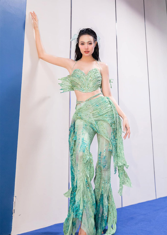 Mới đây, nữ diễn viên khiến người hâm mộ bất ngờ khi tiết lộ về kế hoạch đi du học. "Em đi Úc. Gia đình em cũng đã xong rồi. Em lo được cho mọi người. Em cảm thấy em làm tròn trách nhiệm của mình rồi, giờ em sẽ lo cho mình", Lan Ngọc chia sẻ trong chương trình Chị đẹp đạp gió rẽ sóng. (Ảnh: FBNV)