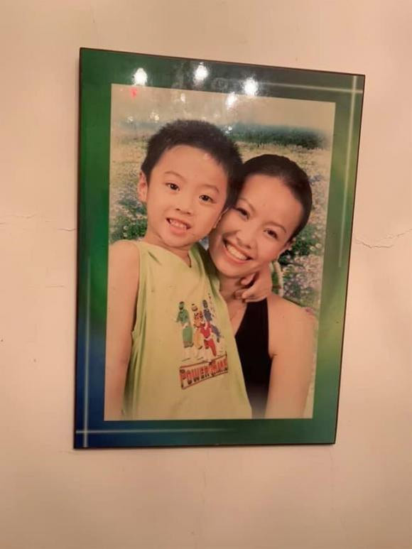 Vân Anh lấy chồng ở tuổi 19 khi sự nghiệp đang phát triển. Cô tạm gác sự nghiệp để toàn tâm chăm lo cho chồng con. Nhưng khi con trai lên lớp 1, hôn nhân của cô tan vỡ. (Ảnh: Saostar.vn)