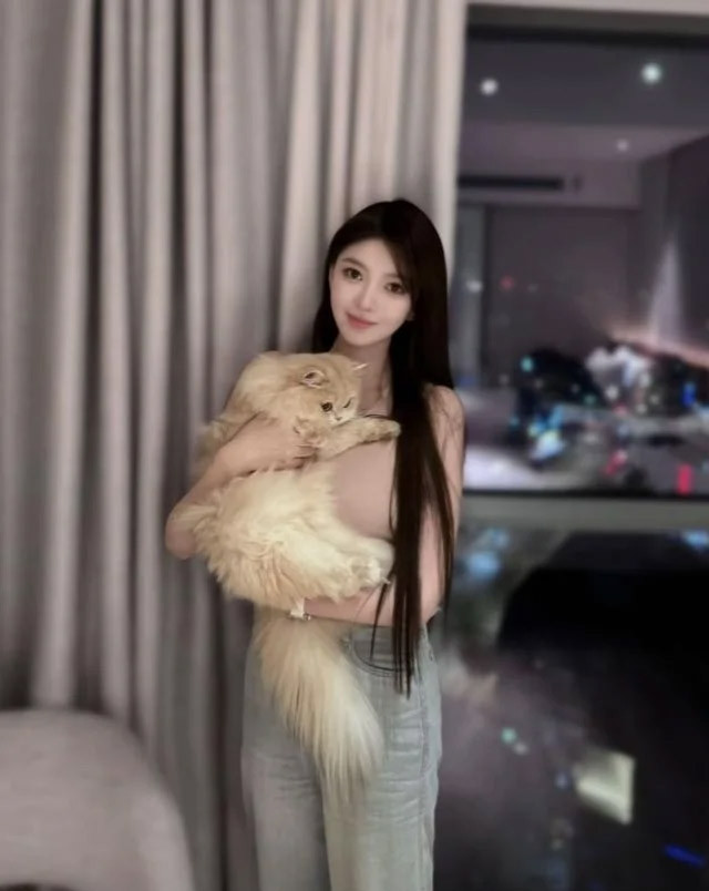 Có nguồn tin cho rằng Diệp Kha đã ly hôn và có hai con riêng. Chồng cũ của cô là một thiếu gia giàu có. (Ảnh: Weibo)