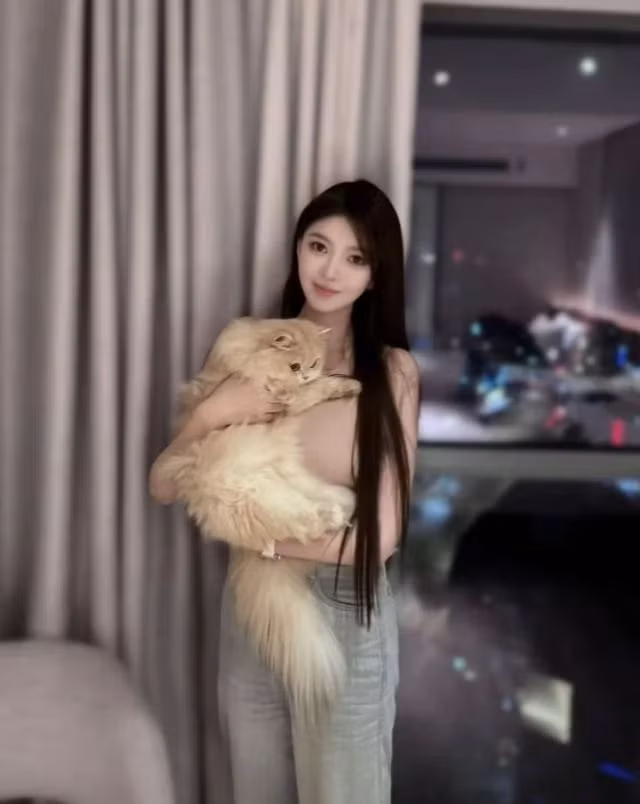 Có nguồn tin cho rằng Diệp Kha đã ly hôn và có hai con riêng. Chồng cũ của cô là một thiếu gia giàu có. (Ảnh: Weibo)