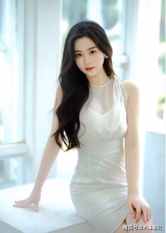 Diệp Kha từng là hoa khôi của trường Đại học Thâm Quyến. Ngoài nghề người mẫu, cô còn kinh doanh thời trang. (Ảnh: Sohu)