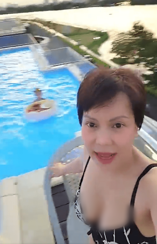 Nữ danh hài khoe vẻ gợi cảm, đặc biệt là vòng 1 căng đầy.