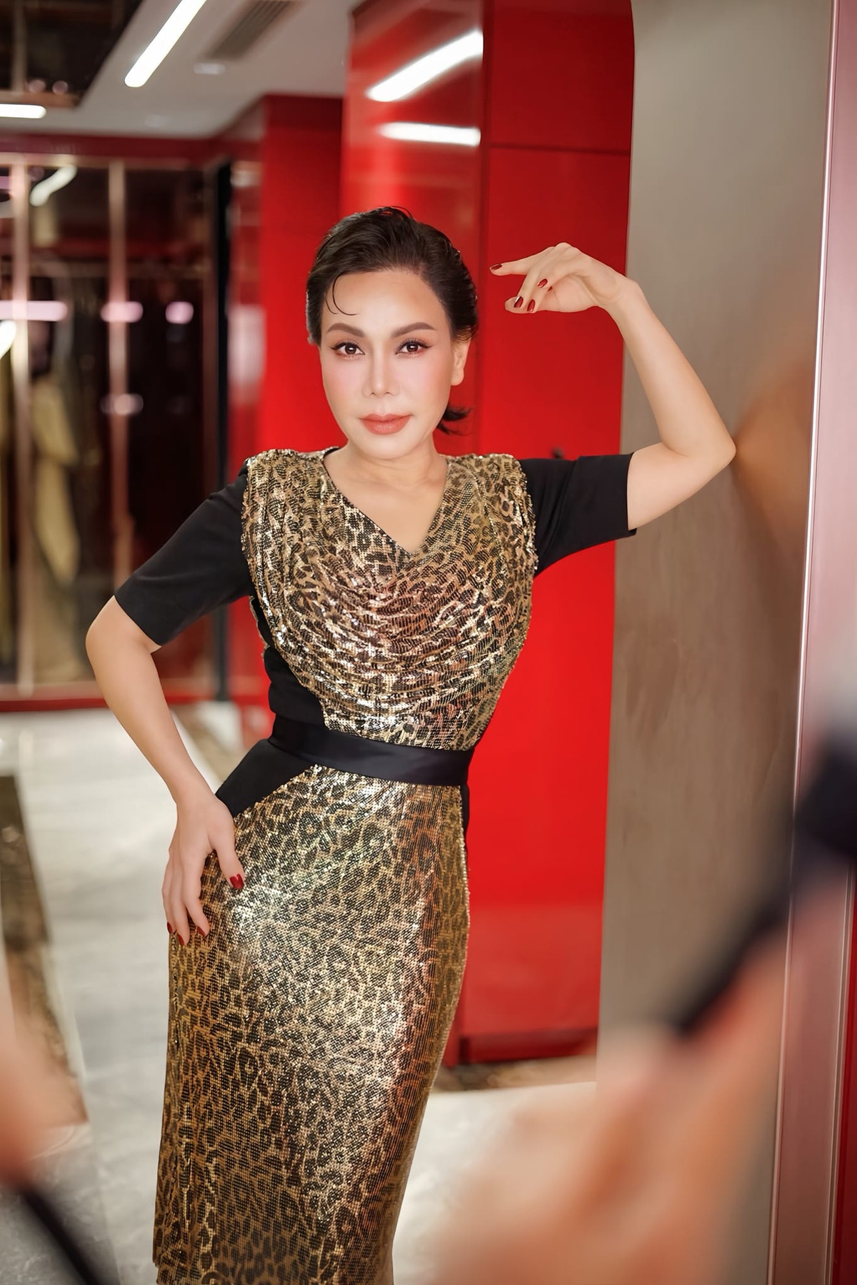 Việt Hương vốn được biết đến là một trong những nữ nghệ sĩ đa tài và nổi tiếng nhất nhì của làng giải trí Việt.