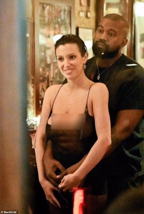 Nữ kiến trúc sư người Australia sở hữu thân hình rất gợi cảm và luôn gây chú ý bởi style ăn mặc quá hở hang. (Ảnh: Backgrid)