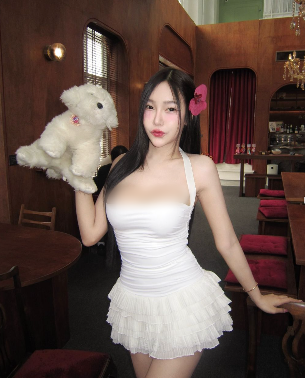 Cô nàng đã thành công trong việc thu hút sự chú ý của công chúng và sở hữu một lượng fan đông đảo. Ảnh: IG vv____viewvy