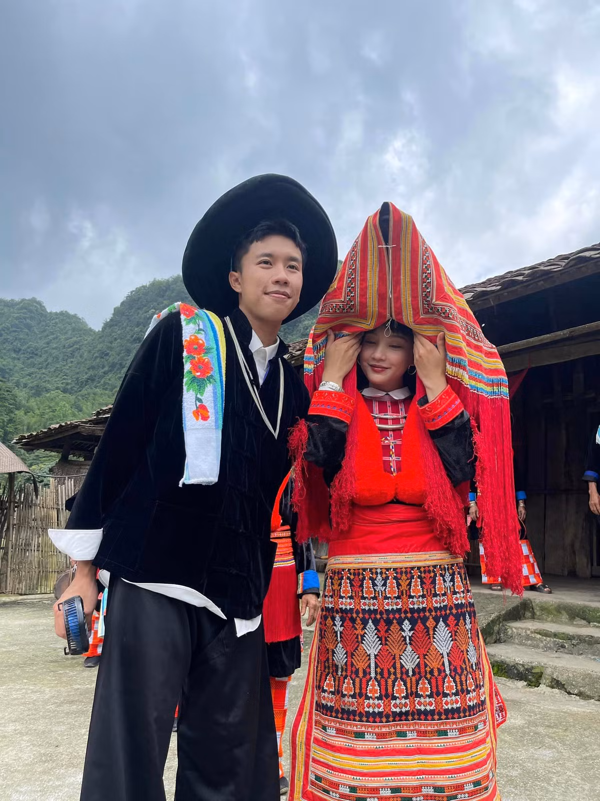 Sau khi đoạn video nhạy cảm giả mạo lan truyền trên mạng xã hội, bản thân nữ diễn viên Thu Hà Ceri vô cùng bức xúc, cô cho rằng đây là hành động vượt quá giới hạn, dễ gây hiểu lầm với khán giả. Ảnh: FB Thu Hà