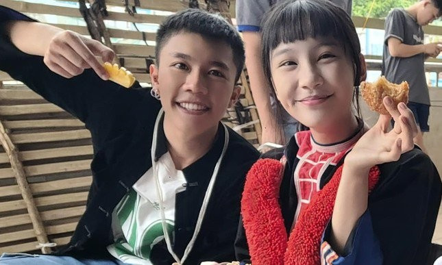 Theo đó, một tài khoản TikTok giả mạo, sử dụng AI để ghép mặt cô và diễn viên Long Vũ vào những đoạn video nhạy cảm với cử chỉ thân mật như ôm, hôn môi… Ảnh: FB Thu Hà