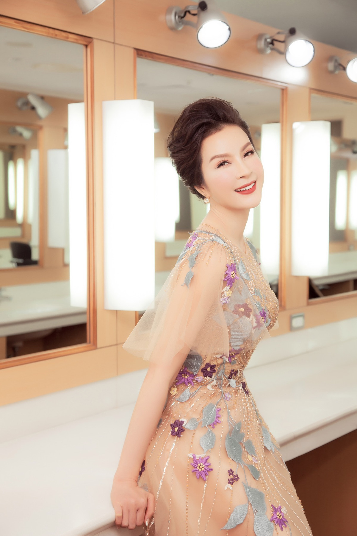 MC Thanh Mai là người khá kín tiếng. Cô từng đổ vỡ hôn nhân và cả hai có một cô con gái chung nay đã 18 tuổi. Ảnh: FB MC Thanh Mai