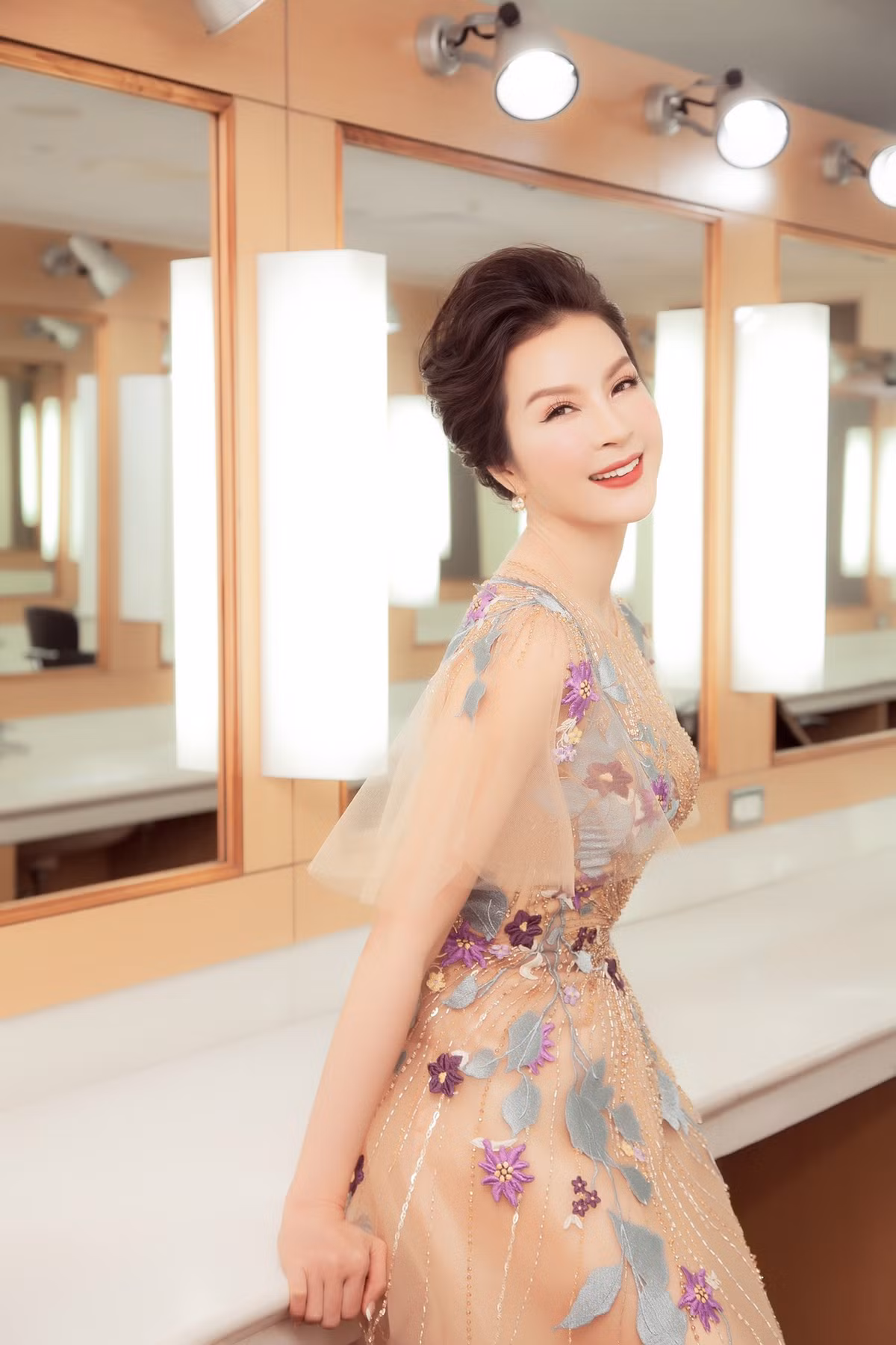 MC Thanh Mai là người khá kín tiếng. Cô từng đổ vỡ hôn nhân và cả hai có một cô con gái chung nay đã 18 tuổi. Ảnh: FB MC Thanh Mai