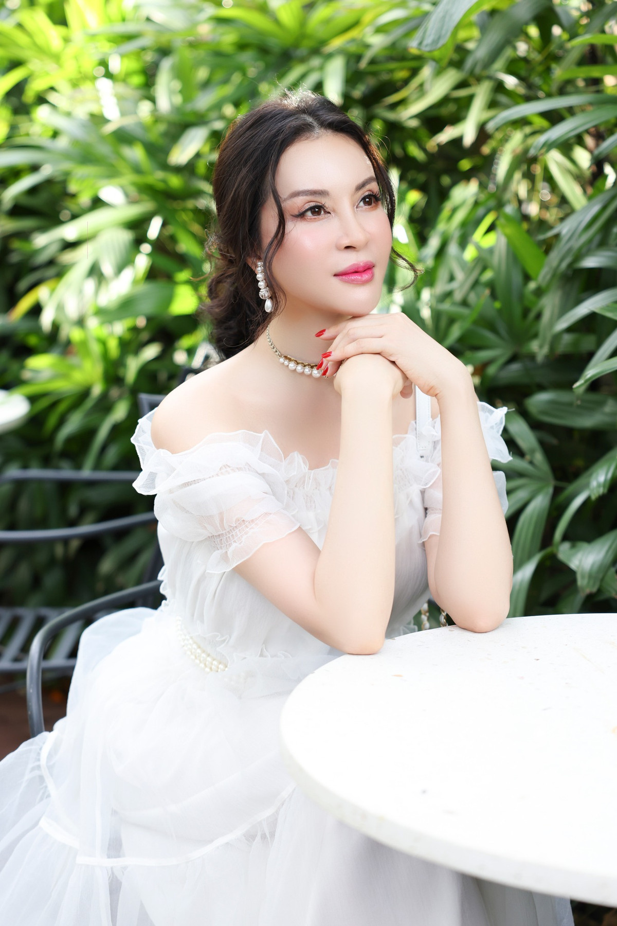 MC Thanh Mai đã bước vào tuổi ngũ tuần, không còn hoạt động trong showbiz nhưng cô vẫn khiến khán giả bất ngờ khi giữ vững phong độ nhan sắc với vóc dáng gợi cảm, đáng mơ ước. Ảnh: FB MC Thanh Mai