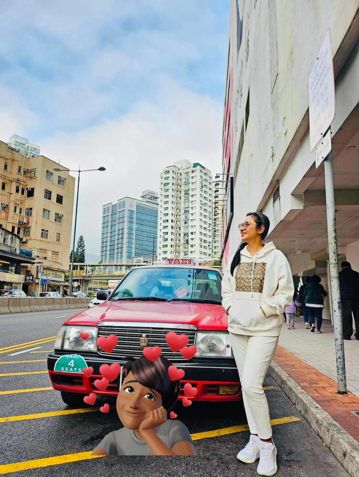 Ngoài những lúc bận rộn kinh doanh, Việt Trinh thường đưa con trai du lịch trong và ngoài nước. Cô thường xuyên chụp ảnh chung nhưng vẫn giấu mặt con.