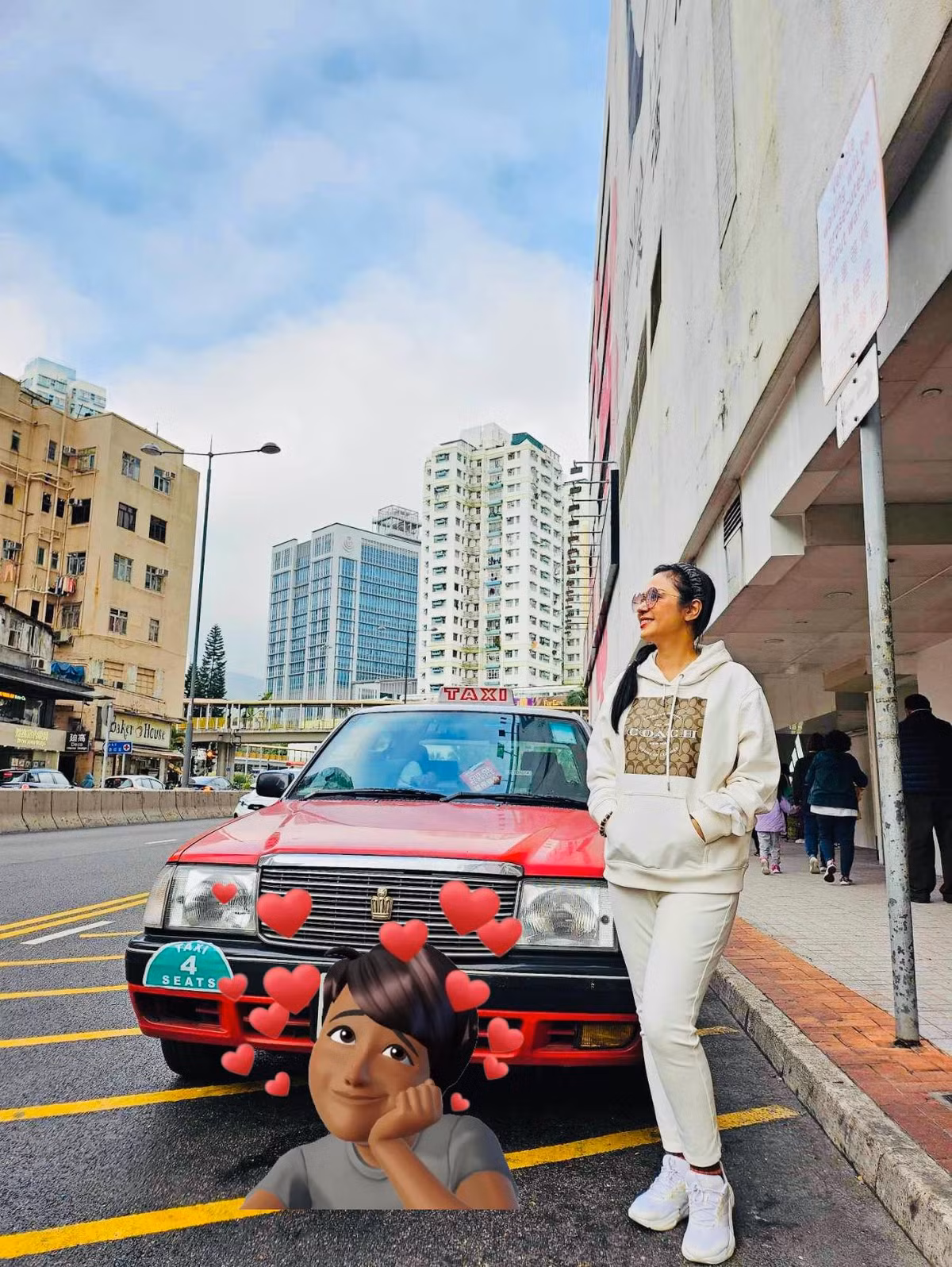 Ngoài những lúc bận rộn kinh doanh, Việt Trinh thường đưa con trai du lịch trong và ngoài nước. Cô thường xuyên chụp ảnh chung nhưng vẫn giấu mặt con.