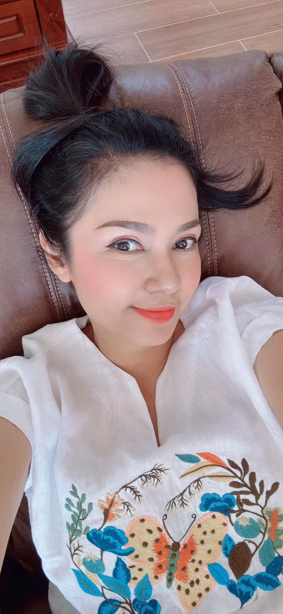 Sau nhiều biến cố trong chuyện tình cảm, "nữ hoàng ảnh lịch" Việt Trinh vẫn giữ được tinh thần lạc quan, yêu đời và luôn hướng về phía trước.