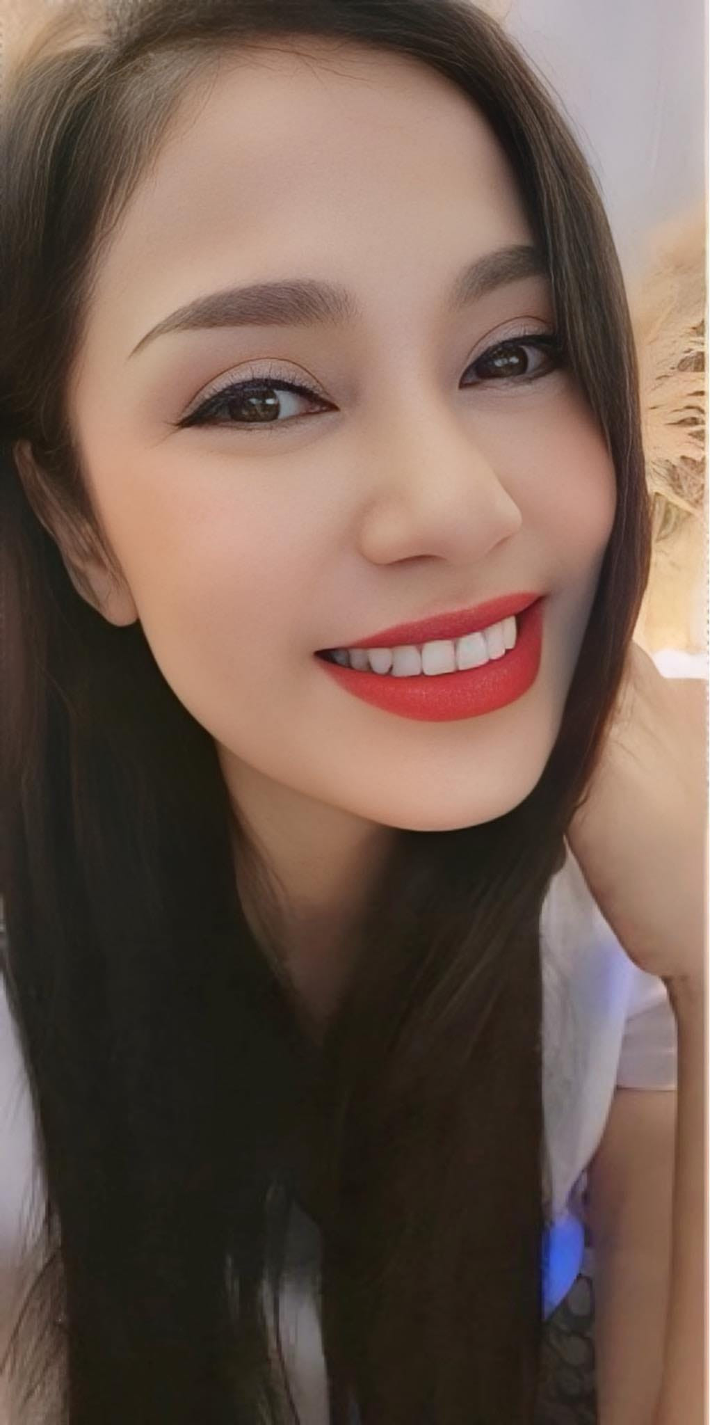 Vẻ đẹp của cô không còn rực rỡ như thời trẻ nhưng lại toát lên sự thanh tao, quý phái và đầy sức sống.