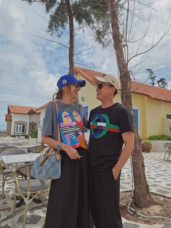 Thanh Hằng đăng tải loạt ảnh trong chuyến du lịch cùng ông xã.