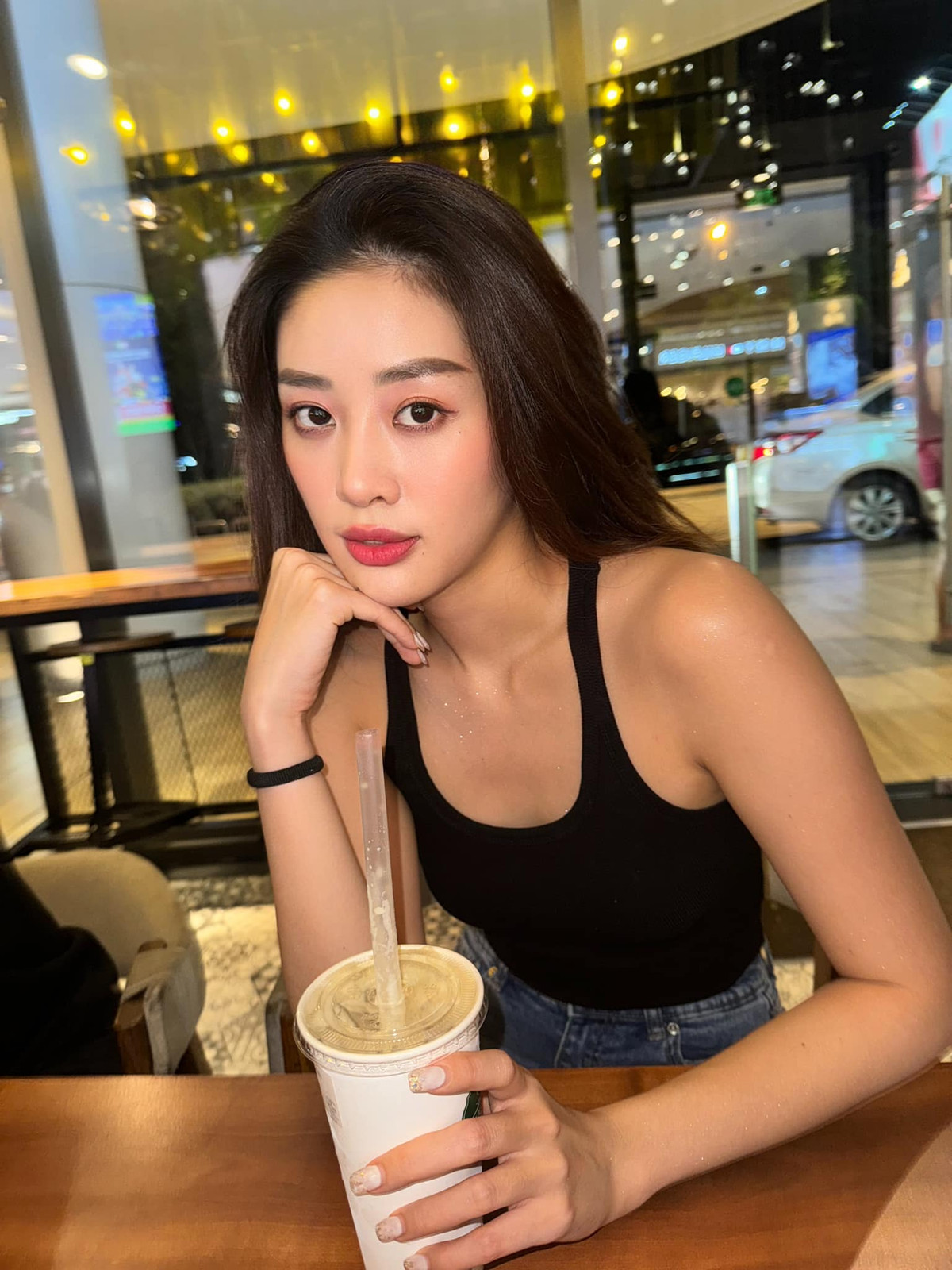 Bước đột phá trong sự nghiệp của Nguyễn Trần Khánh Vân chính là thời điểm năm 2019 khi cô đăng quang ngôi vị Hoa hậu Hoàn vũ Việt Nam, trở thành người kế nhiệm của H'Hen Niê.