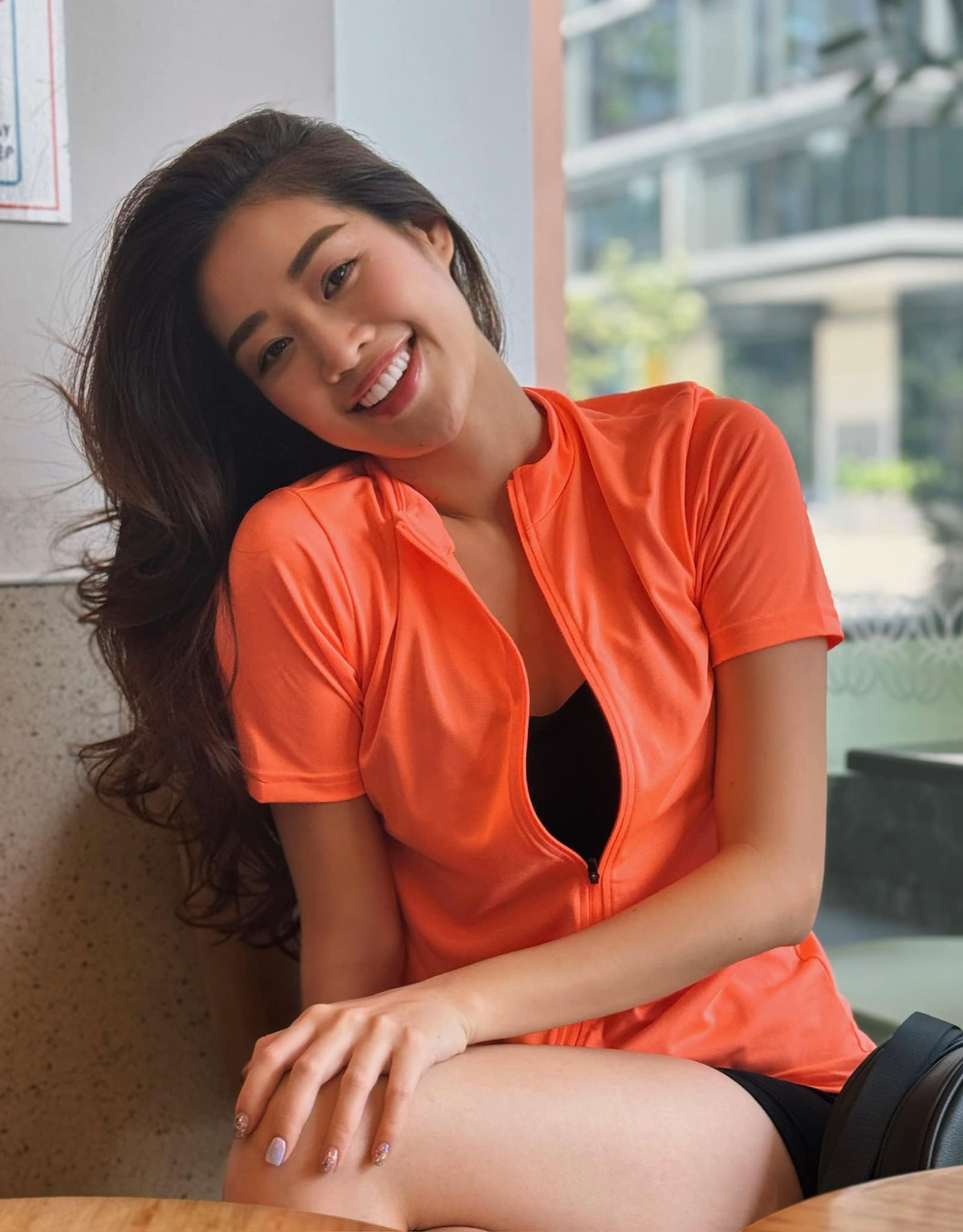 Ngoài ra, cô cũng là "tay chơi" hàng hiệu nổi tiếng của showbiz Việt.