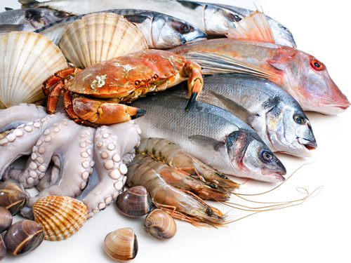  Những thực phẩm tanh, nhất là các loại hải sản, có nguy cơ làm tăng kích ứng trên da. Do đó, khi tiêu thụ những thực phẩm này, bệnh nhân có nguy cơ tăng kích ứng da và tăng nguy cơ để lại sẹo trên da. Ảnh Internet