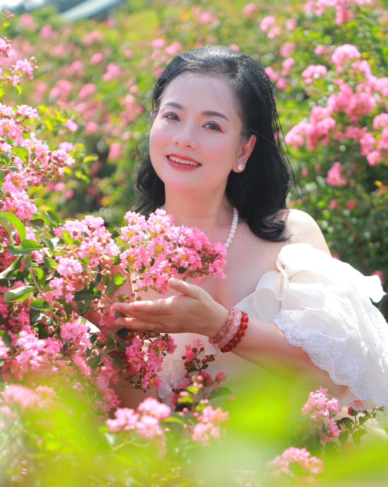 NSND Thu Quế hiện mang quân hàm Đại tá quân đội. Ảnh: FB Quế Thu