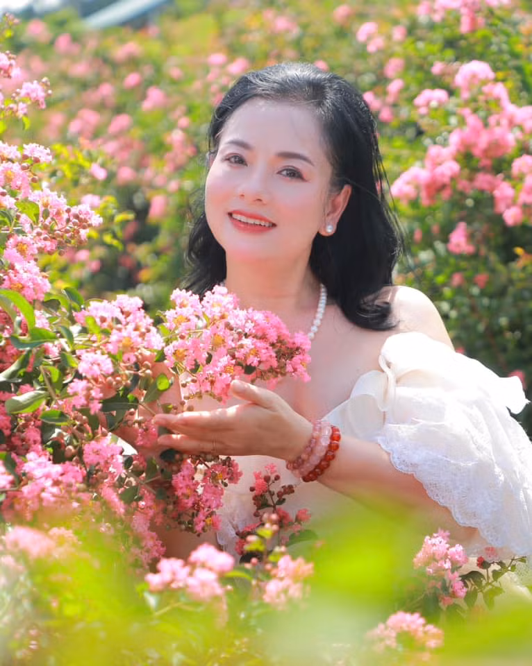 NSND Thu Quế hiện mang quân hàm Đại tá quân đội. Ảnh: FB Quế Thu