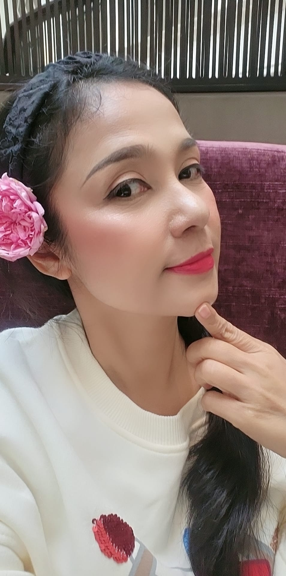 Hiện tại, người đẹp chọn cho mình cuộc sống nhẹ nhàng, thư thái. Cô tập trung công việc kinh doanh online và thường livestream trò chuyện cùng khán giả trên mạng xã hội. Ảnh: FB Trần Việt Trinh