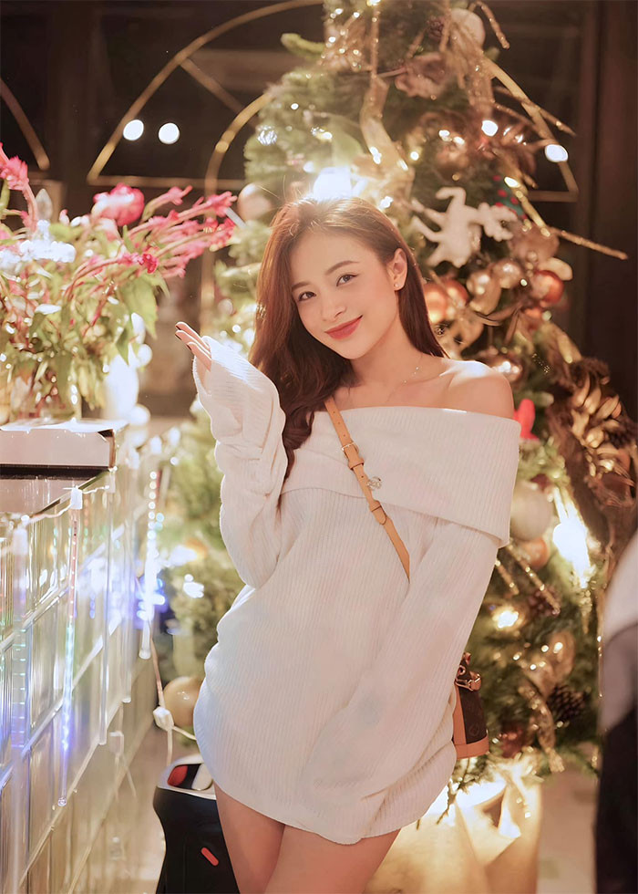 Cô được khen là ngày càng trẻ, xinh và quyến rũ hơn dù đã là mẹ của hai nhóc tì.