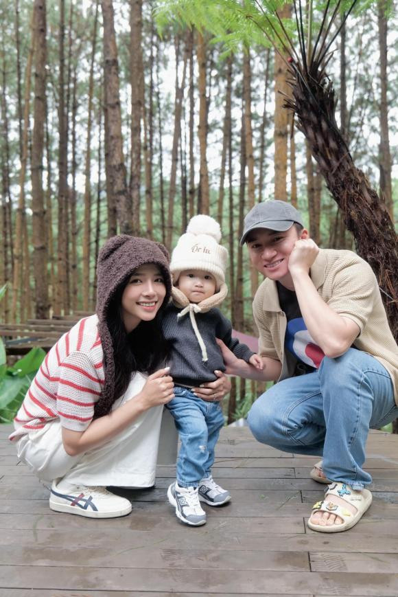 "Chụp ảnh gia đình để đi đâu xin visa cho tiện", chuyến du lịch của gia đình Phan Mạnh Quỳnh.