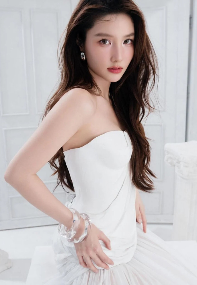 Diễm My 9x lạ lẫm, quyến rũ với bộ ảnh mới.