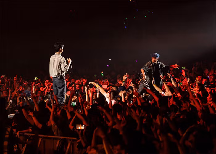 Tháng 5/2023, Đen Vâu đã có một live show hoành tráng tại Hà Nội, thu hút hơn 10.000 khán giả tới xem. Đây là live show thứ 2 trong sự nghiệp của Đen Vâu. (Ảnh: FBNV).