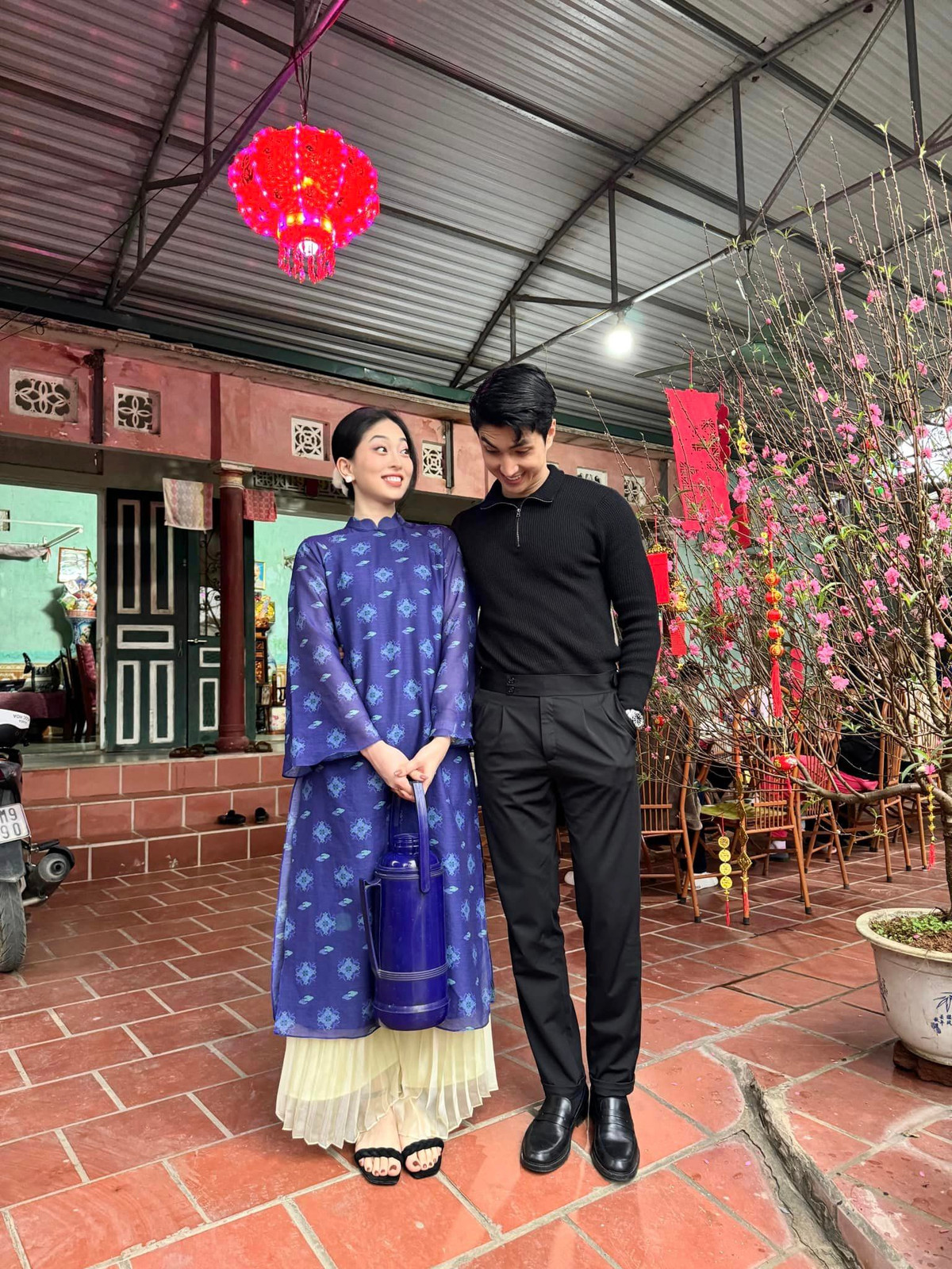 Họ cùng nhau đi du lịch, tham gia các sự kiện và dành thời gian cho gia đình. Ảnh: FBNV