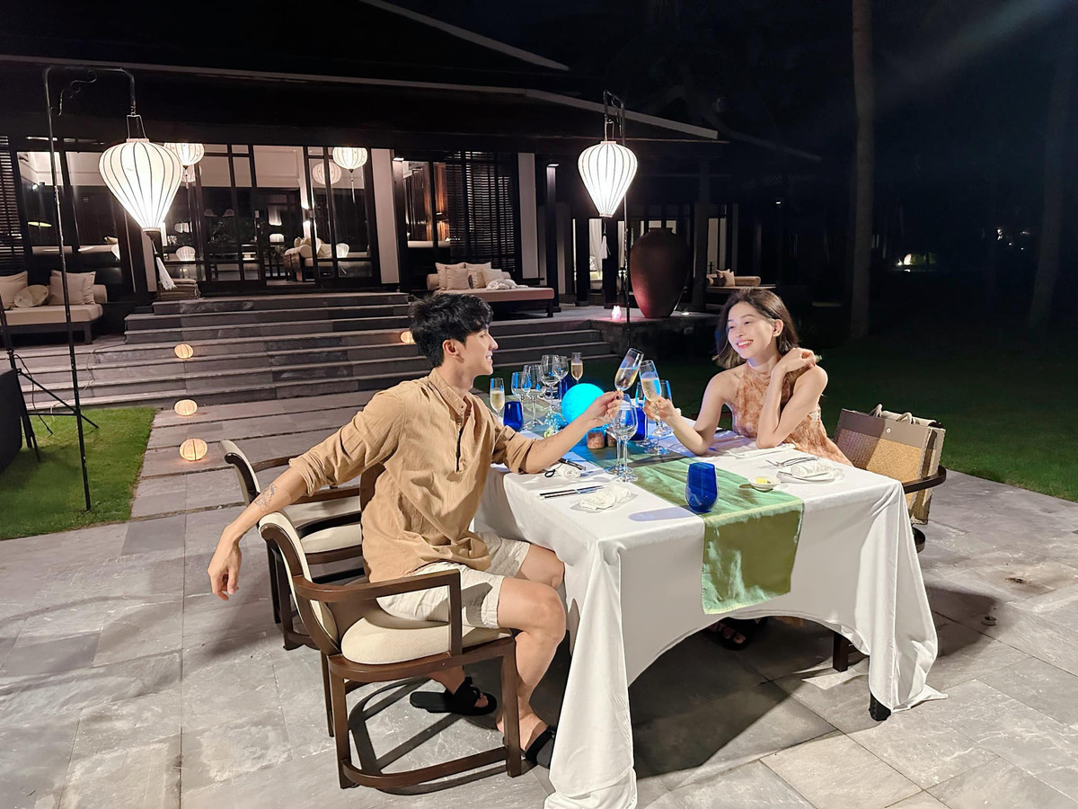 Họ luôn dành thời gian cho nhau, cùng nhau giải quyết những vấn đề trong cuộc sống và cùng nhau phát triển. Ảnh: FBNV