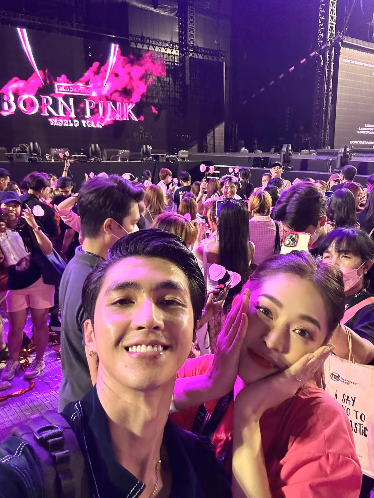 Á hậu Phương Nga chia sẻ hình ảnh đời thường hạnh phúc bên chồng khiến nhiều người ngưỡng mộ. Ảnh: FBNV