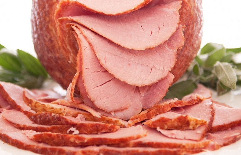 Các món ăn như thịt hun khói, cá muối, dưa muối... tuy ngon miệng nhưng chứa nhiều nitrat và nitrit, có thể chuyển hóa thành chất gây ung thư trong cơ thể. Ảnh: Quốc Cường Foods