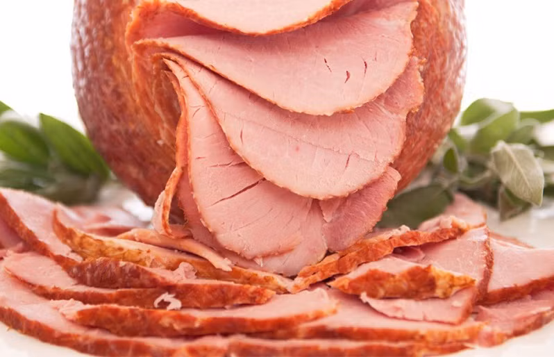 Các món ăn như thịt hun khói, cá muối, dưa muối... tuy ngon miệng nhưng chứa nhiều nitrat và nitrit, có thể chuyển hóa thành chất gây ung thư trong cơ thể. Ảnh: Quốc Cường Foods