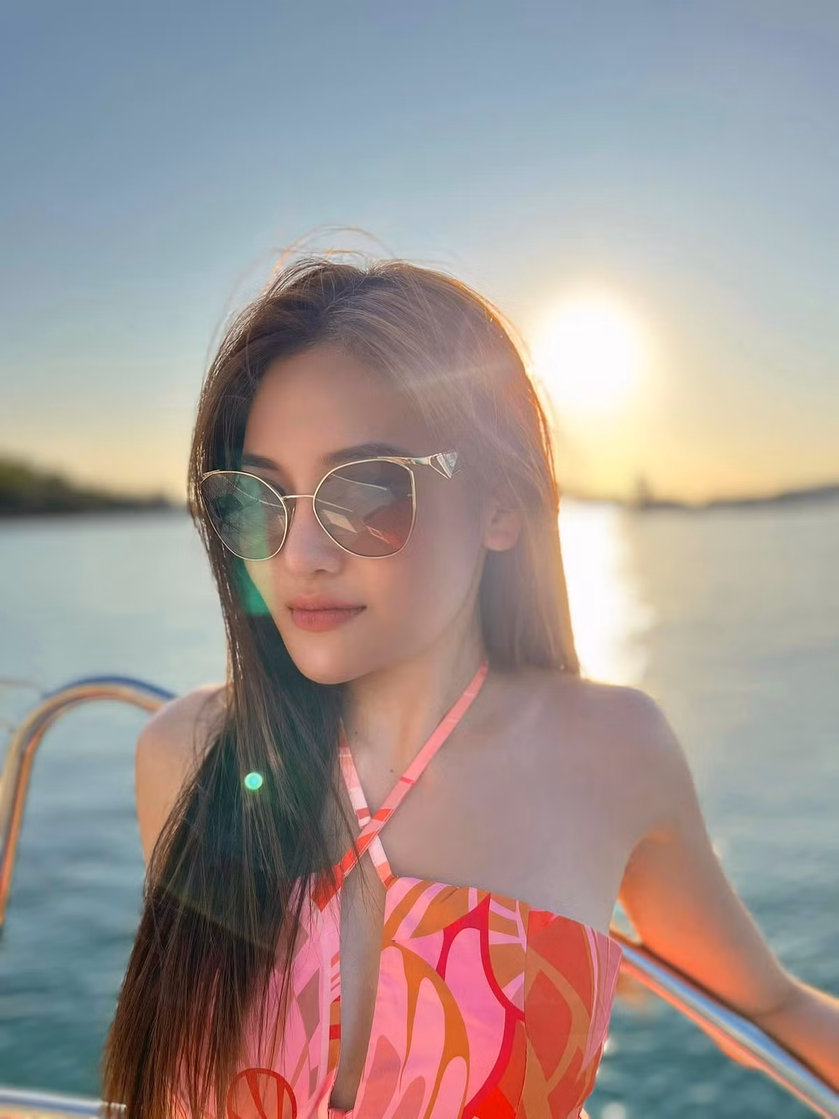 Nhờ tập luyện mà vòng 1 và vòng 3 của người đẹp sinh năm 1995 ngày càng đầy đặn, bắt mắt.