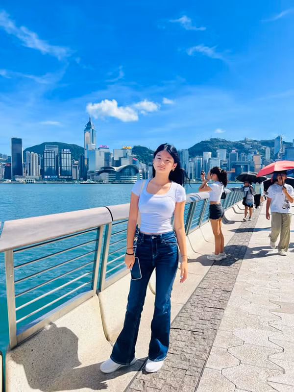 Sở hữu chiều cao nổi bật cùng đôi chân dài miên man, Bảo Tiên dễ dàng chinh phục mọi phong cách thời trang, từ năng động, trẻ trung đến thanh lịch.