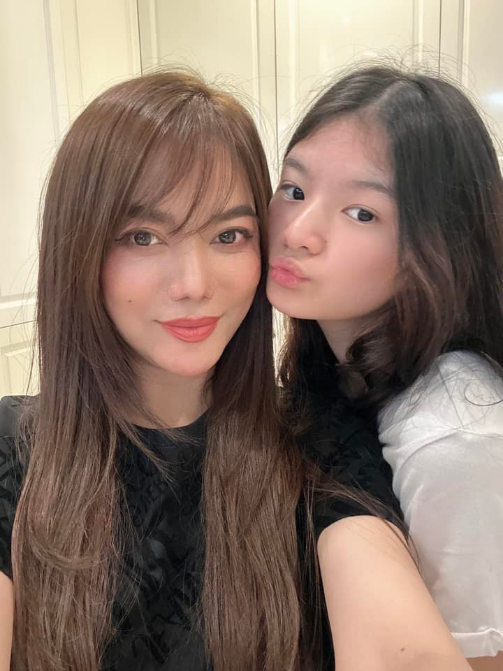 Ở tuổi 16 Bảo Tiên thu hút sự chú ý của cộng đồng mạng bởi vóc dáng cao ráo, thon thả cùng thần thái tự tin, cuốn hút.