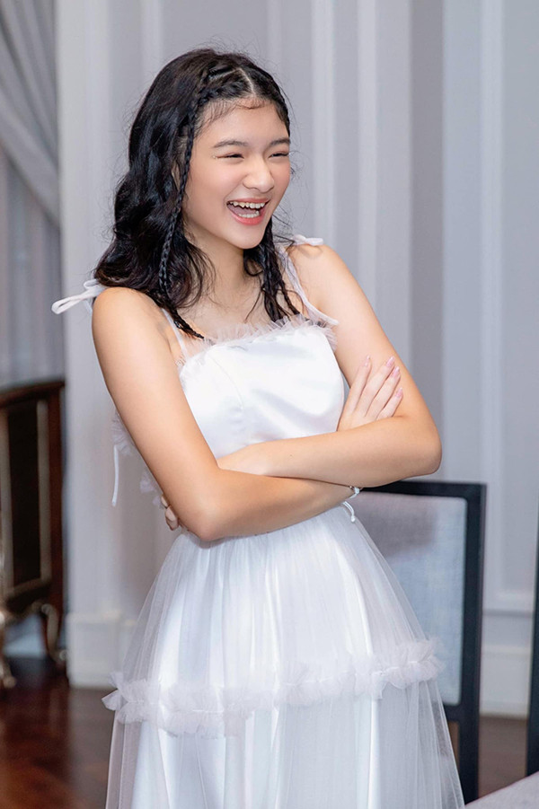 Bảo Tiên còn ghi điểm bởi thần thái tự tin, cuốn hút.