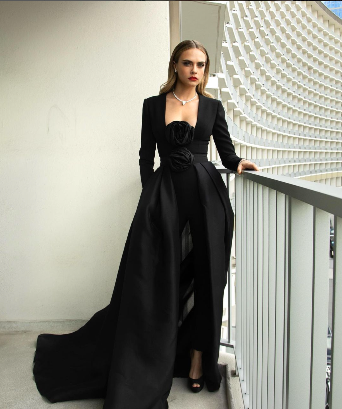 Ngoài doanh nghiệp riêng Cara &amp; Co, cô làm giám đốc của công ty bất động sản gia đình - Harvey White Properties Ltd. Ảnh: IGNV