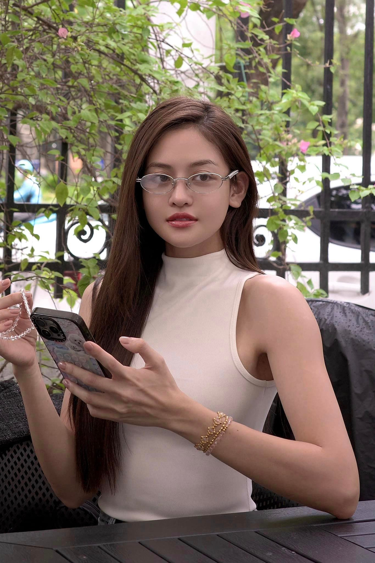 Diễn viên Thuỳ Anh khoe diện mạo xinh đẹp, đăng đàn "thả thính": "Thời tiết bắt đầu sang thu. Tiện em muốn hỏi gu anh là gì". Ảnh: FB Thuỳ Anh