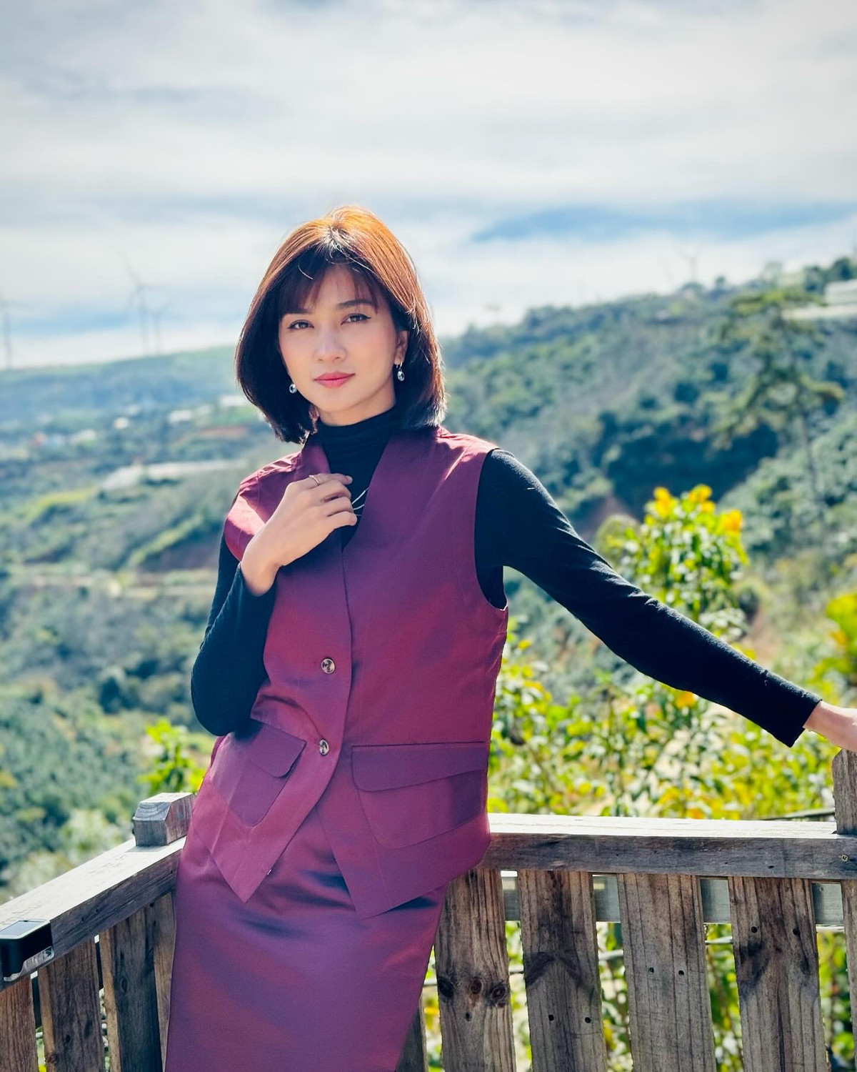 Diễn viên Kim Tuyến lập gia đình khi mới 19 tuổi nhưng đổ vỡ sau hai năm kết hôn. Đến nay, cô làm mẹ đơn thân, chăm sóc con gái.