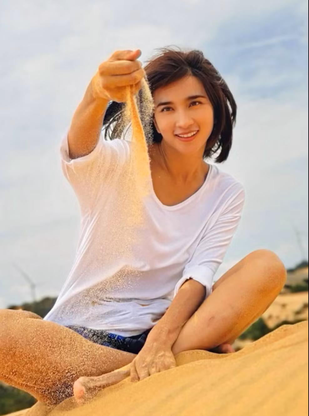 Năm 16 tuổi, Kim Tuyến đã sở hữu nhan sắc xinh đẹp như hoa hậu. Ít ai biết nữ diễn viên thời điểm đó từng được nhận cát-sê 2000 USD với vai trò người mẫu quảng cáo.