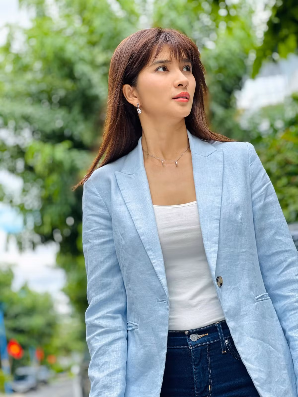 Người đẹp cho biết, cô dành nhiều thời gian cho việc tập thể dục thể thao, đồng thời duy trì tinh thần lạc quan và chế độ ăn uống lành mạnh để nuôi dưỡng tâm hồn, sắc vóc.