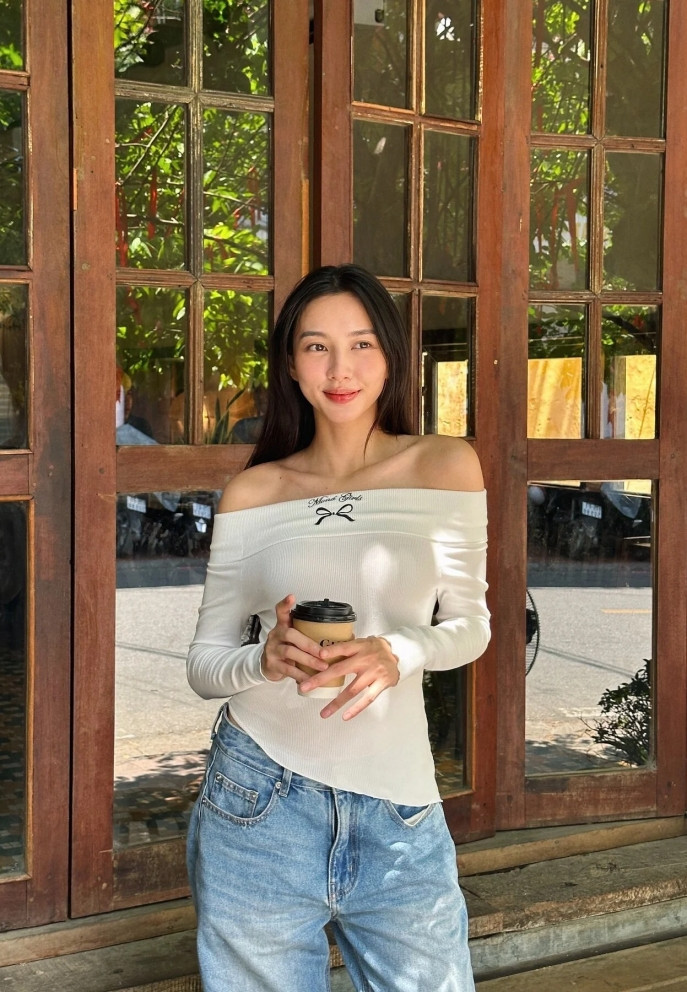 Thùy Tiên giản dị đời thường khi không phải trang điểm đậm, mặc váy dạ hội.