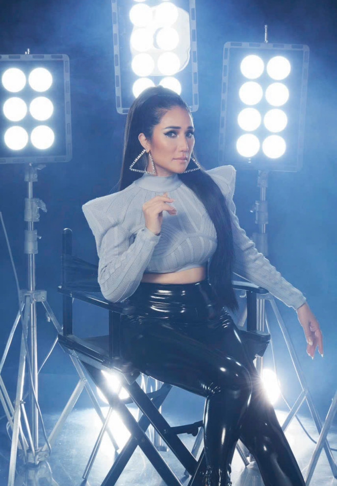 Cát Tường khép lại hành trình cũ: "Đầu tháng, đầu tuần... tất cả hành trình cũ đã khép lại. Thành công hay thất bại, hạnh phúc hay đau thương đều là những trải nghiệm tuyệt vời mà cuộc sống đã cho ta trải nghiệm. Hãy bắt đầu cho những kế hoạch và dự án tiếp theo, đừng để bản thân ù lì, nghĩ ngơi quá lâu sẽ khiến ta trở nên tiêu cực! Đứng lên nào Cát Tường và go".