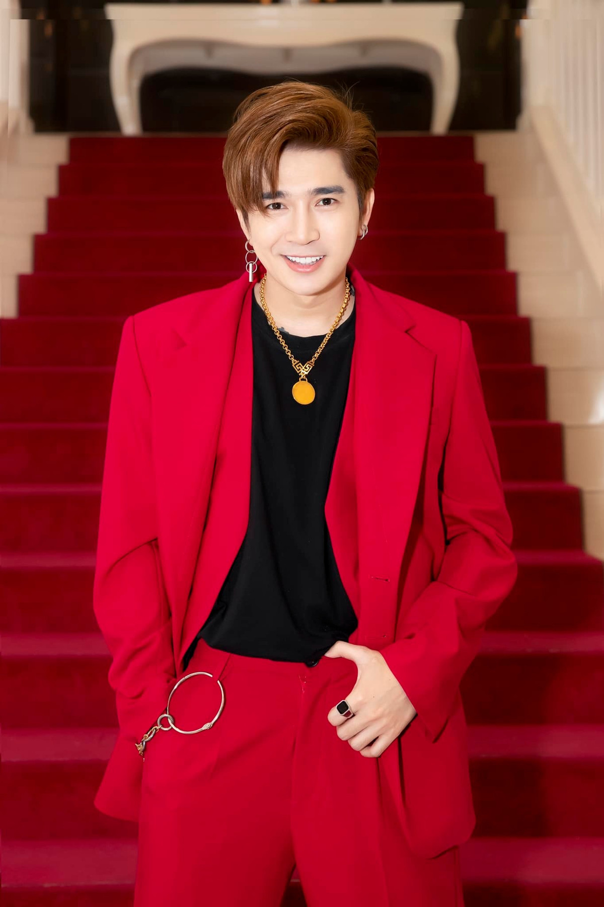 Năm 2016, Chi Dân giành giải Á quân cuộc thi Hãy nghe tôi hát. Năm 2017, Chi Dân nhận giải Mai Vàng với hạng mục “10 nghệ sĩ của năm” và vinh dự được lọt vào top 5 “Best Asian Artist In Vietnam” trong danh sách đề cử MAMA cùng năm. Ảnh: FB Chi Dân