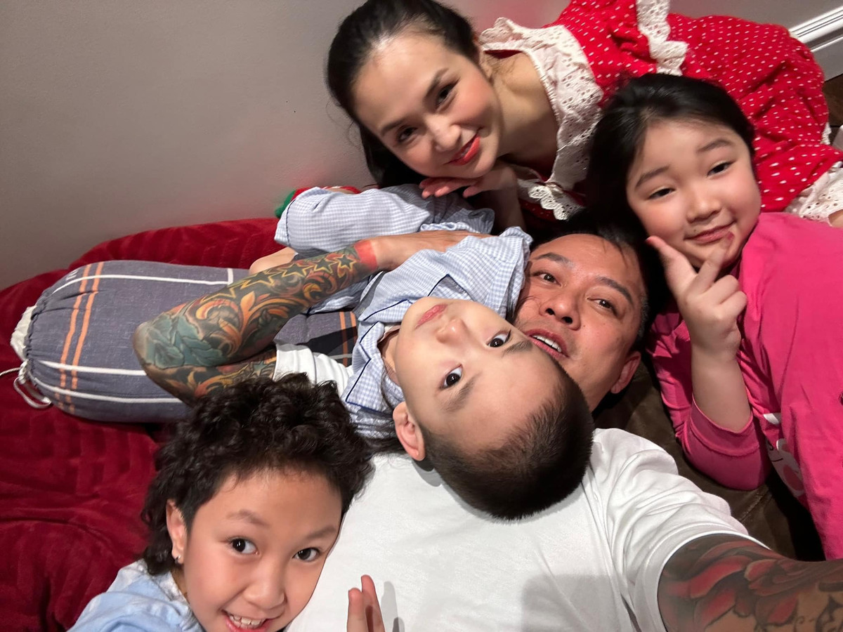 Nam ca sĩ thường xuyên chia sẻ những hình ảnh đời thường giản dị, gần gũi trên mạng xã hội và nhận được sự yêu thích của đông đảo người hâm mộ. Ảnh: FBNV