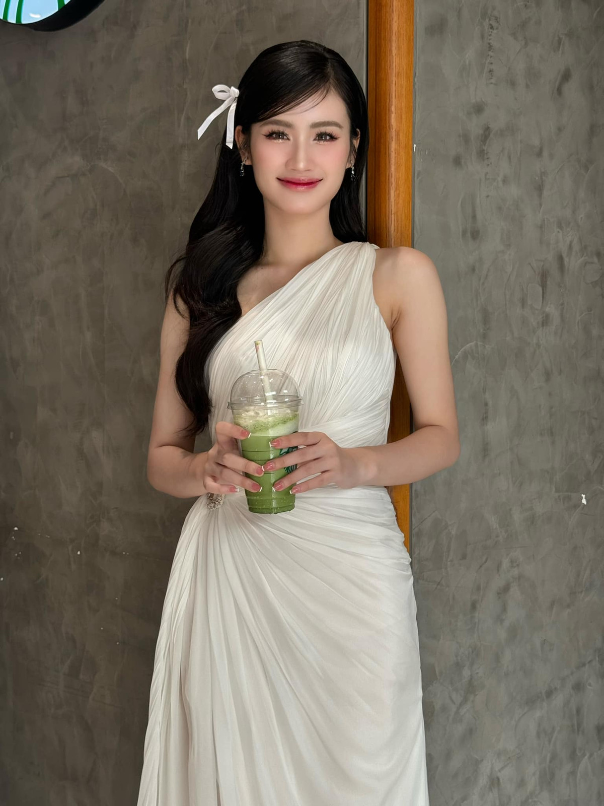 Hoa hậu Ý Nhi khoe nhan sắc ngọt ngào, trong trẻo sau khi công khai chuyện thẩm mỹ. Ảnh: Huỳnh Trần Ý Nhi