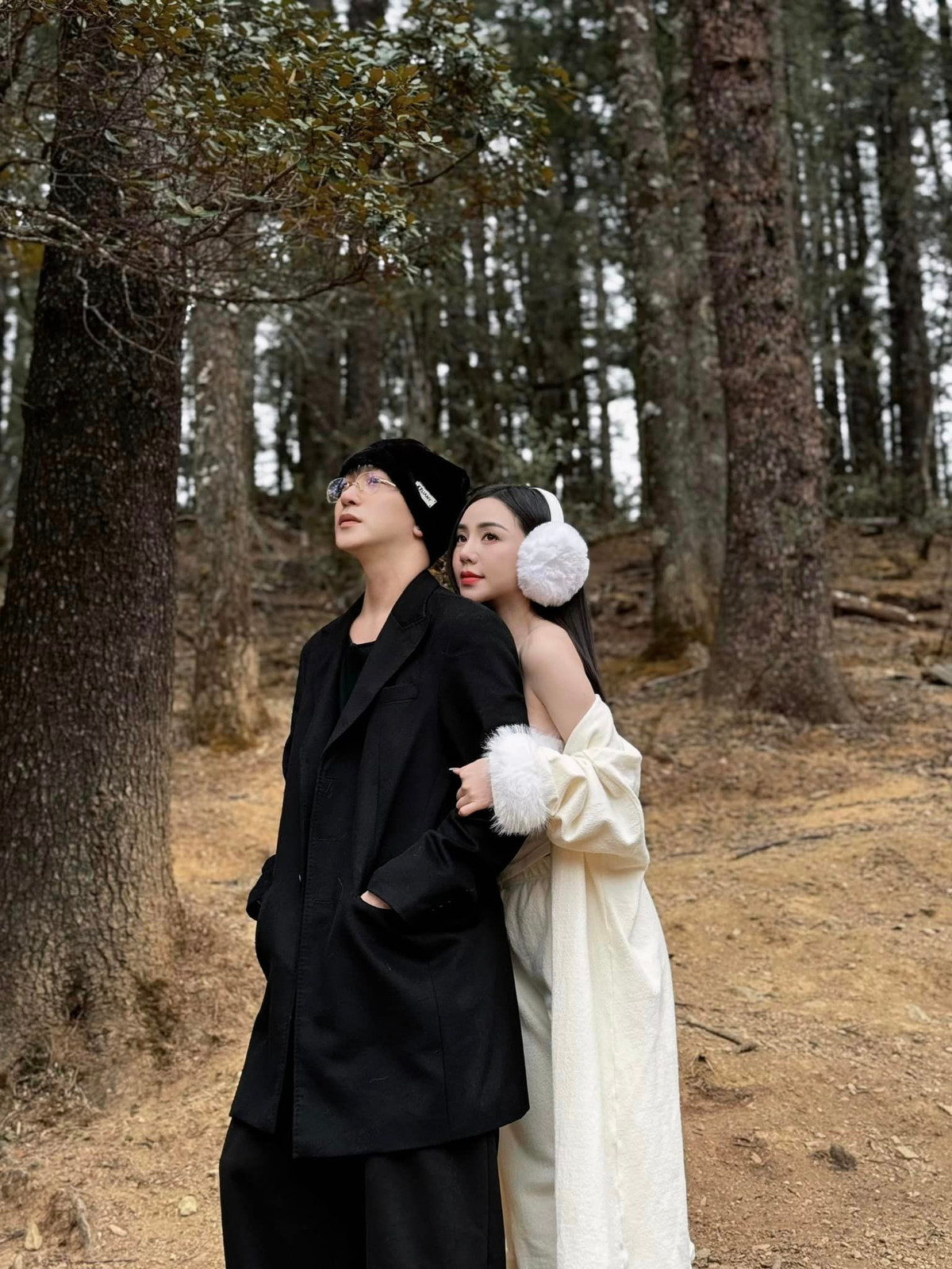 Sau thành công của phim Chúng ta của 8 năm sau, hai ngôi sao liên tục vướng nghi vấn “phim giả tình thật” và đang hẹn hò.